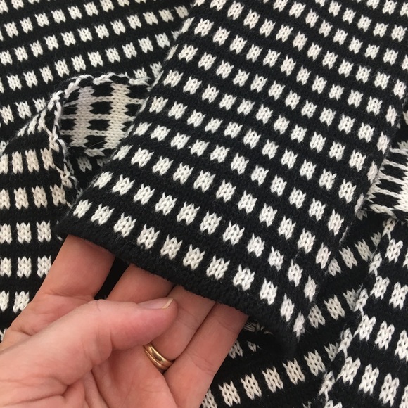 Alison Sheri luxury knit tie-up sweater/coat - Picture 4 of 7